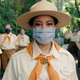 Los miembros del elenco de Disney saludan durante el video lanzado para la reapertura de Walt Disney World el 11 de julio de 2020